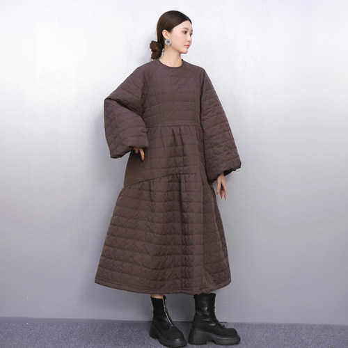 2025秋冬新款女雅丹风黑色长款棉服宽松A字设计感连衣裙显瘦外套 - 图3