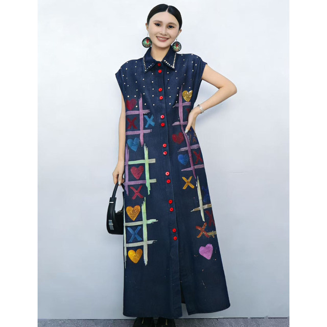 ກະໂປງຍາວ denim niche graffiti ມີ beading ຫນັກເພື່ອເຮັດໃຫ້ເຈົ້າເບິ່ງ slimmer