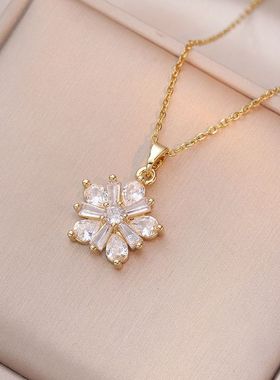 项链女跨境原创网红花瓣锆石花朵小众新款设计感吊坠气质钛钢项链