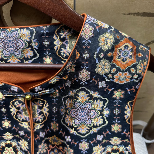 Full marks mulberry silk quadruple 38mm black gold Baoxiang floral woven gold old Song brocade vest new Chinese style white style