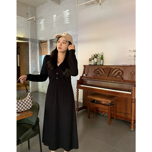 Трикотажный лонгслив, приталенное платье, V-образный вырез