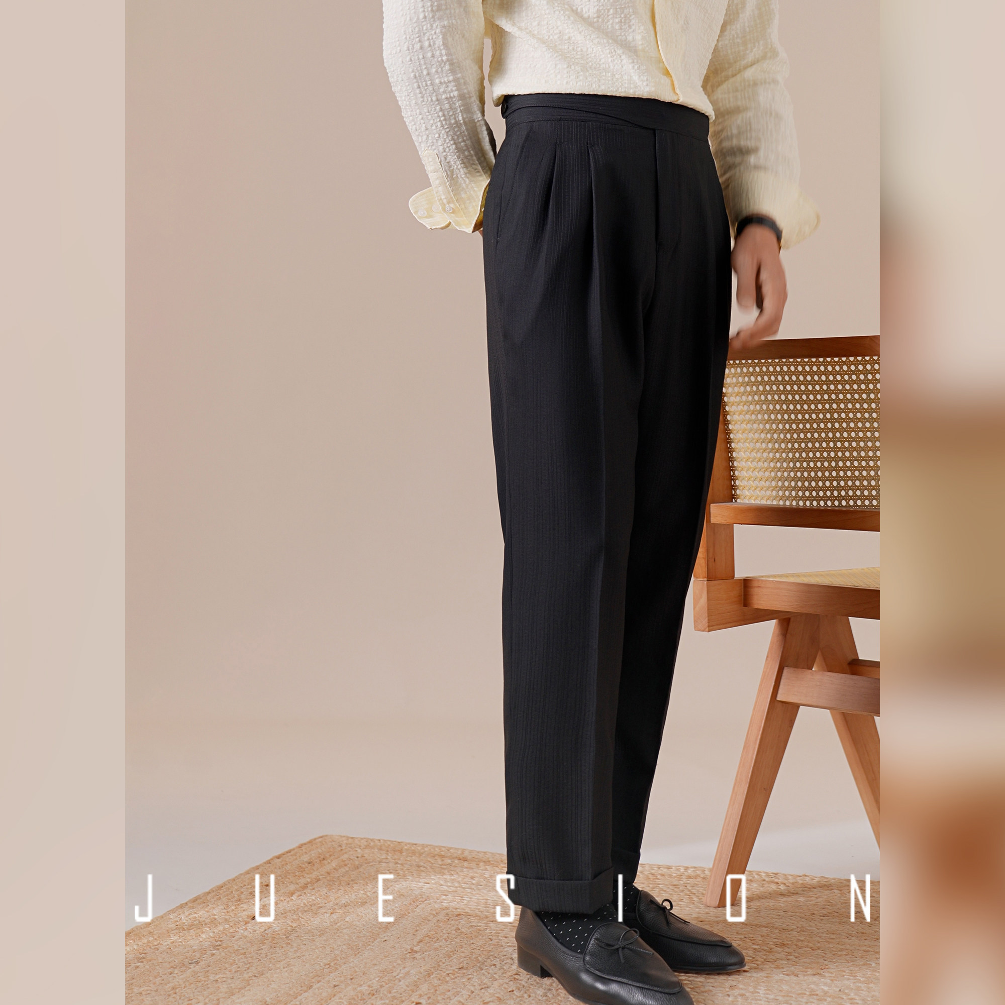 Textured casual gorget trousers