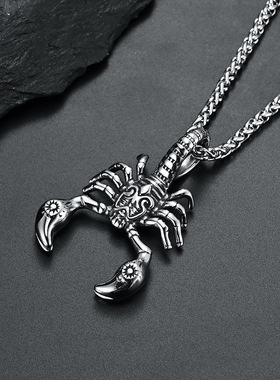 哥特复古风钛钢毒蝎子男士吊坠项链 立体动物昆虫首饰品