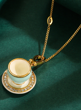 字母水晶蓝色立体茶杯吊坠项链女