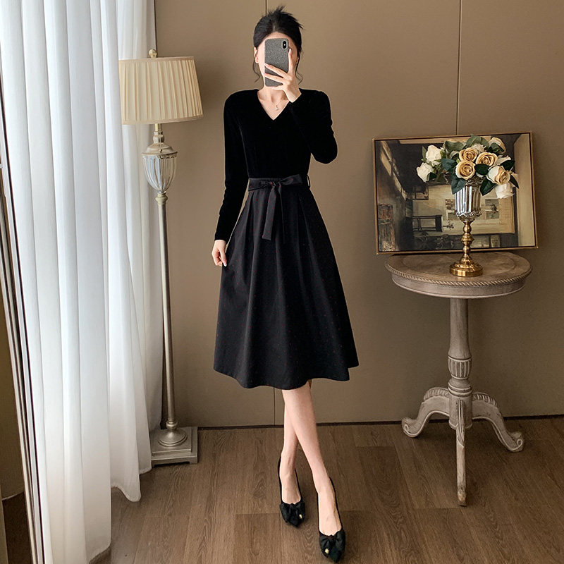 法式复古赫本风黑色连衣裙女春季高级感收腰显瘦A字裙内搭打底裙,淘宝优惠券,粉丝福利购,淘宝优惠卷