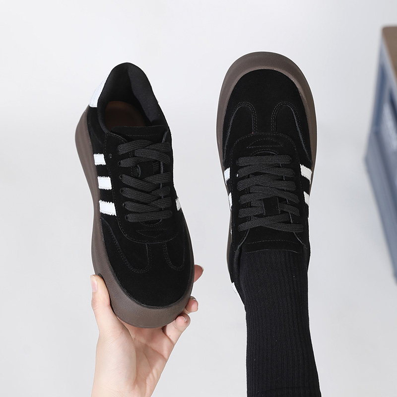 2025大码女鞋41一43春秋新款春胖脚宽肥爆平跟超软特真皮学生板鞋 - 图1