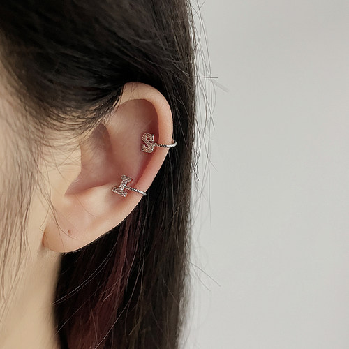 Glam Ever小巧字母耳骨夹(单只)送女友轻奢小众设计高级感耳饰 - 图0