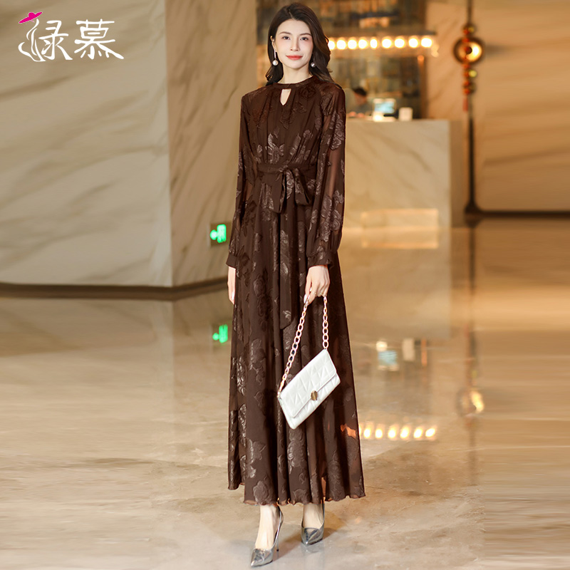 高级感咖色长袖提花连衣裙女2025春夏新款高端气质显瘦大摆长裙