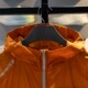Li Ning windbreaker ແມ່ນກັນນ້ໍາແລະເຢັນດ້ວຍການປ້ອງກັນແສງແດດ