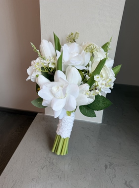 new韩系手捧花白色玫瑰郁金香花束订婚新娘结婚仿真花闺蜜礼物hot