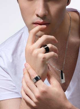 CalvinKlein磁力戒指时尚设计