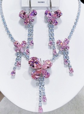 施加蝴蝶项链奢华新款时尚潮流