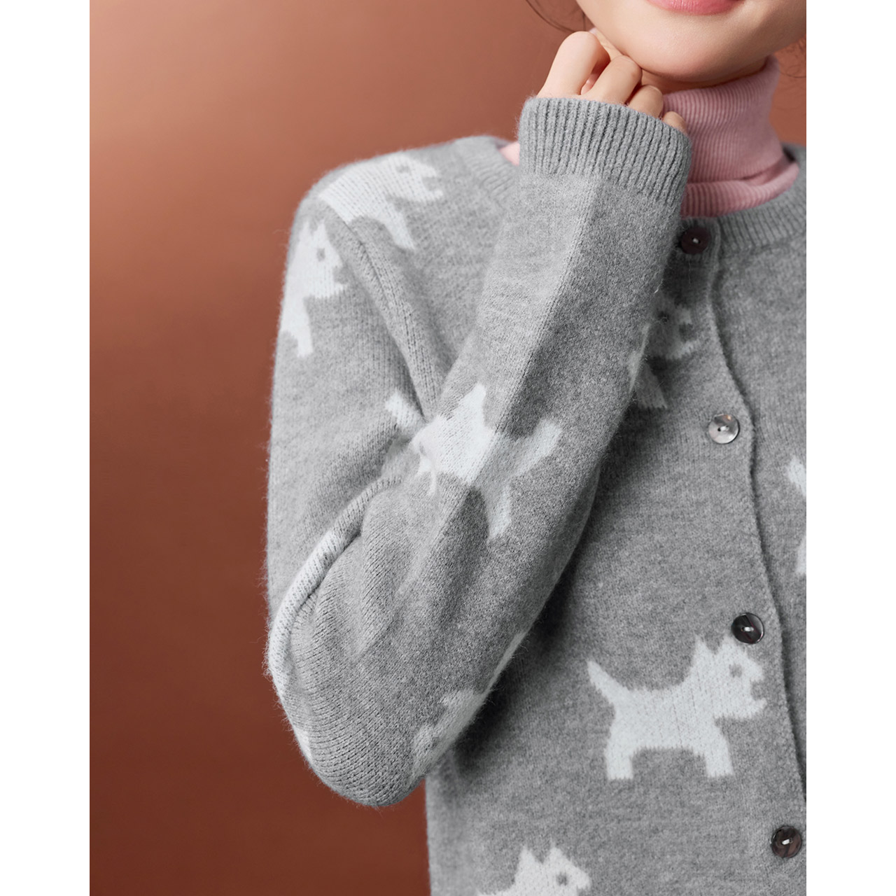 IEF/爱依服2025秋冬新款时尚设计感印花通勤百搭毛织外套上衣 - 图2