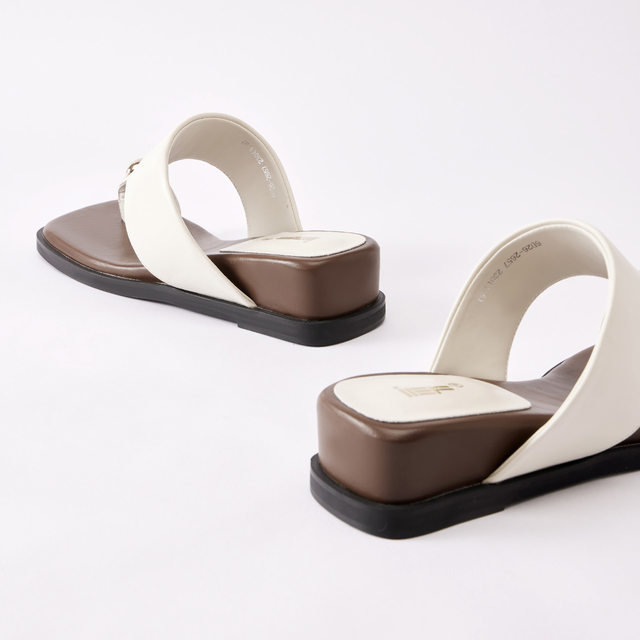 Aiyifu Sandals 2026 Summer ແບບໃຫມ່ແບບຝຣັ່ງ Commuting Versatile Flip-Toe Square Toe Slippers Flat