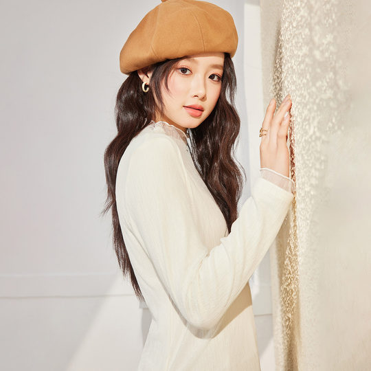 Aiyifu Small 2025 Autumn and Winter New French Gentle and Feminine Lace Bottoming Top