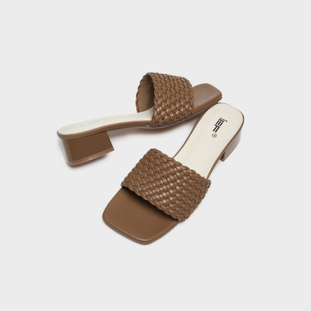 Aiyifu flip flops 2026 ລະດູຮ້ອນແບບໃຫມ່ຂອງຝຣັ່ງແບບສະບາຍໆແບບສະບາຍໆໃນວັນພັກແບບເກີບແຕະສົ້ນຕີນຫນາ