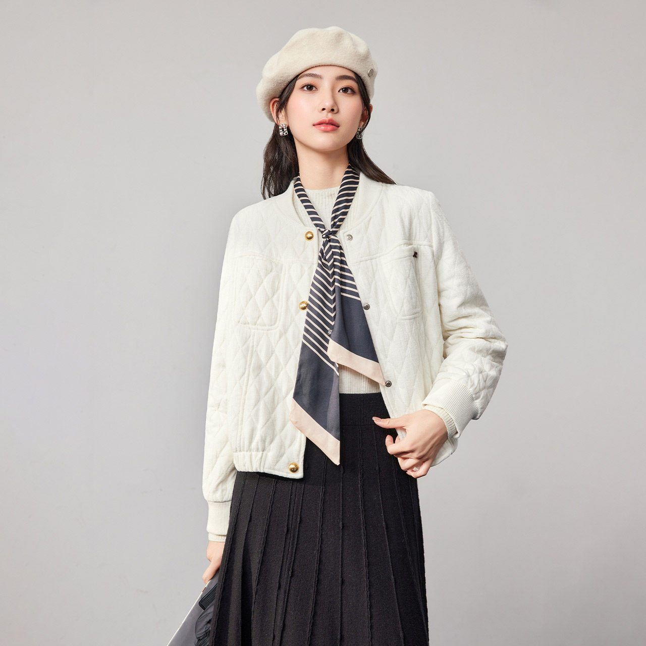 IEF/爱依服2025秋季新款高级感学院风菱格时尚短款不臃肿女短外套,淘宝优惠券,粉丝福利购,淘宝优惠卷