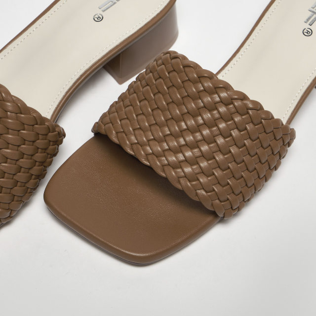 Aiyifu flip flops 2026 ລະດູຮ້ອນແບບໃຫມ່ຂອງຝຣັ່ງແບບສະບາຍໆແບບສະບາຍໆໃນວັນພັກແບບເກີບແຕະສົ້ນຕີນຫນາ