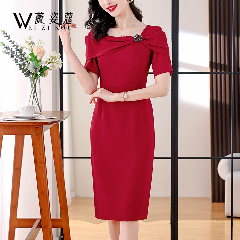 红色连衣裙2024新款女夏季气质名媛高端女神范高级感包臀礼服裙子