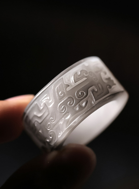 山海攻器扳指饕餮纹墨玉白玉