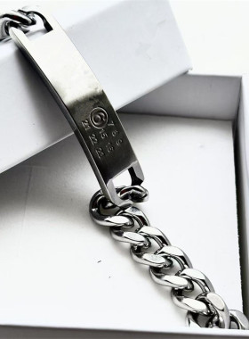 数字LOGO铭牌手链字母雕刻古巴链条百搭轻奢简约手环情侣