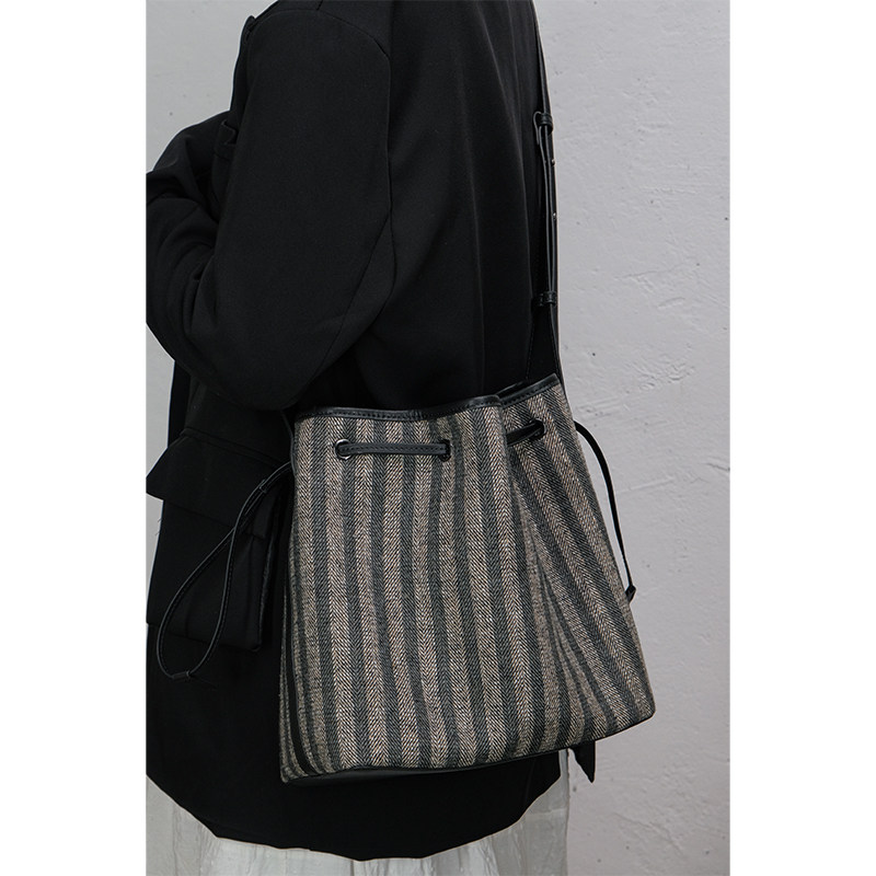 colour beginning鱼肚白原创小众女包单肩包真皮文艺复古水桶包,淘宝优惠券,粉丝福利购,淘宝优惠卷