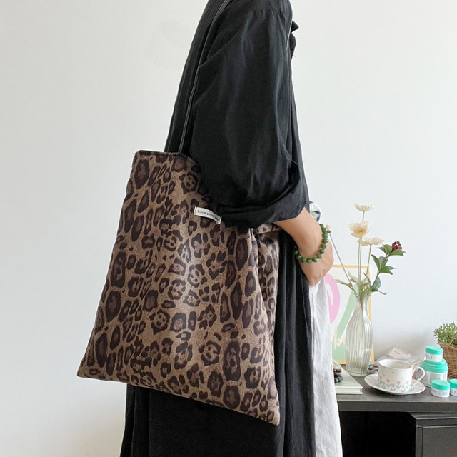 Autumn and winter light luxury retro suede leopard print shoulder bag niche design PU shoulder strap loose canvas shoulder bag for women