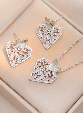 项链女网红跨境爱心锆石小众时尚新款设计感吊坠气质套装钛钢项链