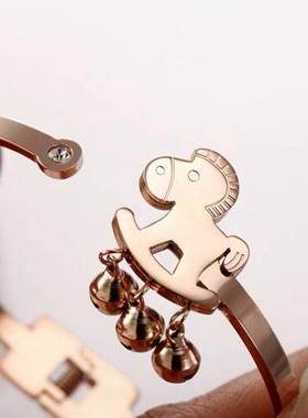 超萌卡通招财猫龙猫手镯女钛钢18k玫瑰金猫咪手环女时尚简约个性