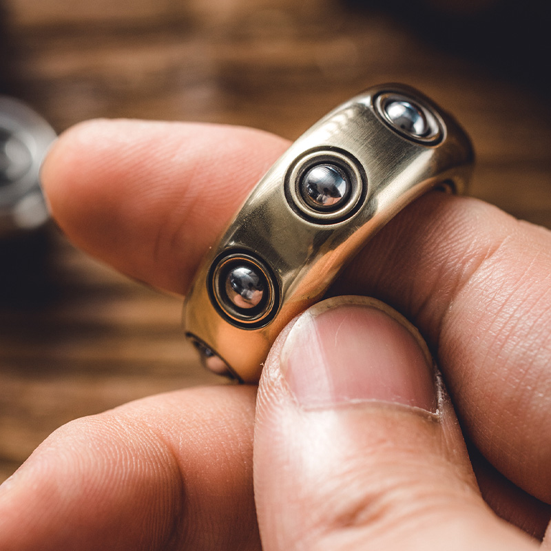 The arrogant old blacksmith SAM Fidget Spinner Black Technology Ring Son of the Devil Ring Decompression Artifact EDC Toy