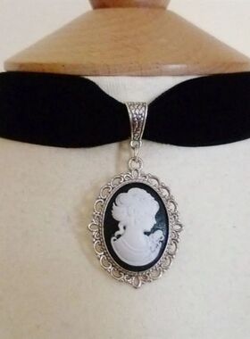 Gothic Retro Oval Metal Lacework Skeleton Queen Pendant Neck