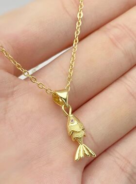 Elegant Small Fish Pendant Women's Ocean-Themed Jewelry Gree