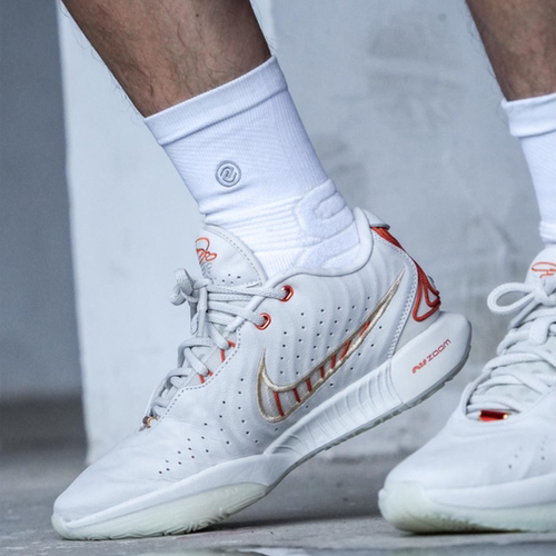 瑕疵Nike耐克詹姆斯21代 LeBron 21实战运动缓震篮球鞋FV2346-001 - 图1