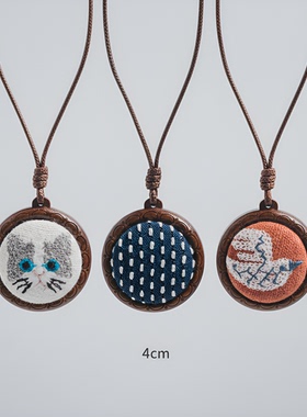 可爱猫脸萌刺绣项坠木质项链