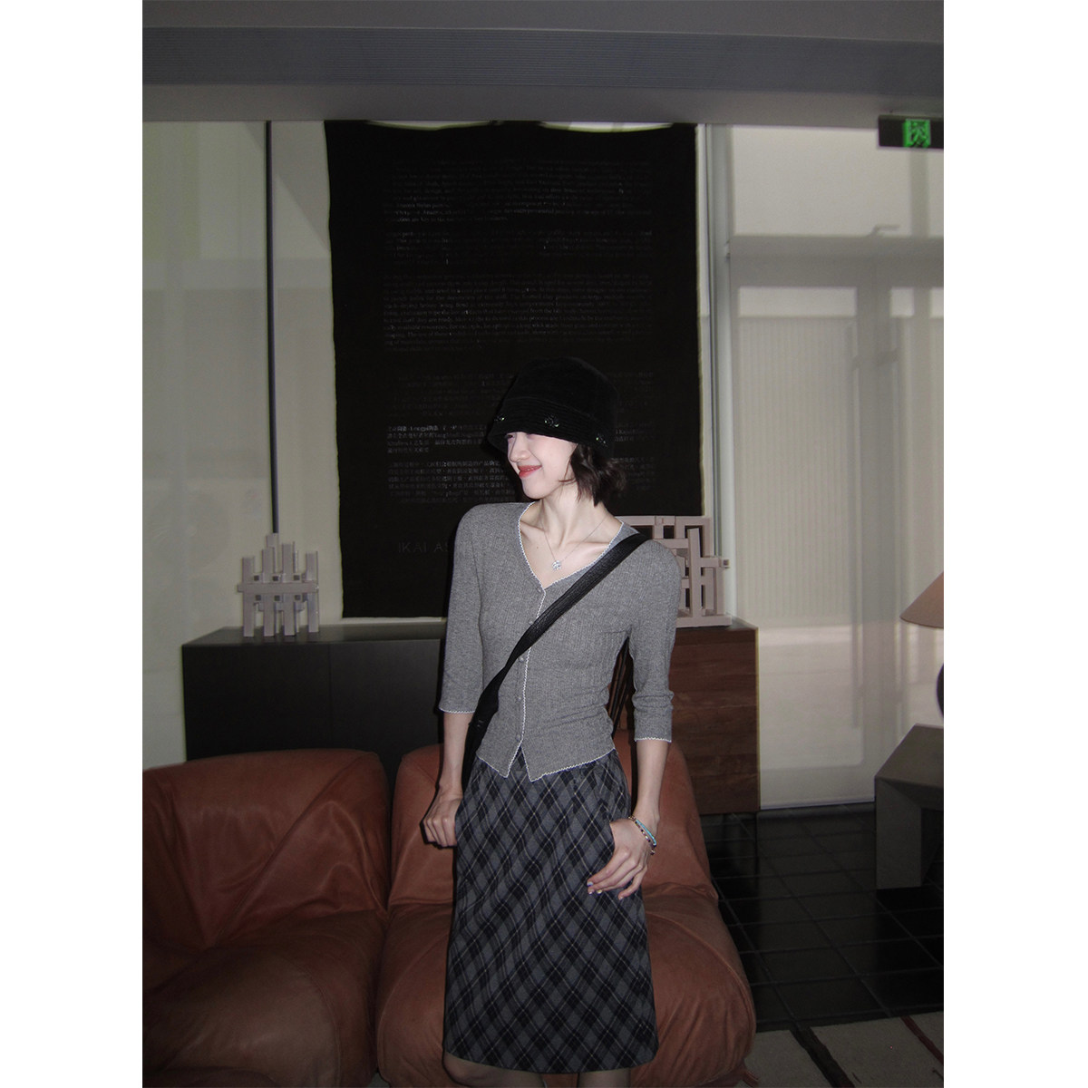 「Ballet Lacé」V领刺绣描边针织衫 直角肩七分袖弹力短款打底衫