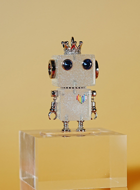 《压星河》潮流挂坠镀金机器人