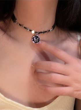 复古暗黑系y2k蝴蝶元素滴釉吊坠项链短款皮质choker颈链锁骨链女