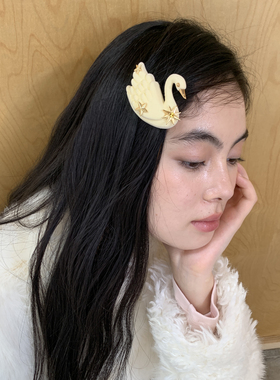 花筏NOTJUSTHIM 植绒立体天鹅发夹
