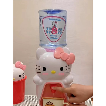 ອິນເຕີເນັດສະເຫຼີມສະຫຼອງ hellokitty ເຄື່ອງໃຊ້ນ້ໍາໃນເຮືອນຫໍພັກຫ້ອງການ desktop desktop mini ນ້ໍາຂວດກາຕູນຂະຫນາດນ້ອຍ