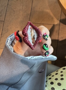 时尚个性红唇镶钻戒指女复古风指环潮流饰品嘴唇