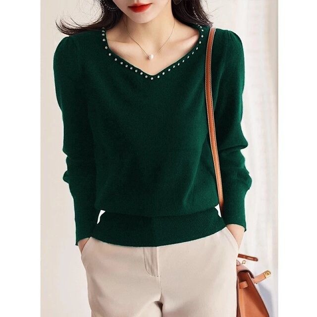 French retro V-neck beaded wool knitted top 2024 new autumn design loose slimming bottoming shirt