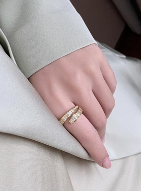 旋转蝴蝶开口时尚戒指