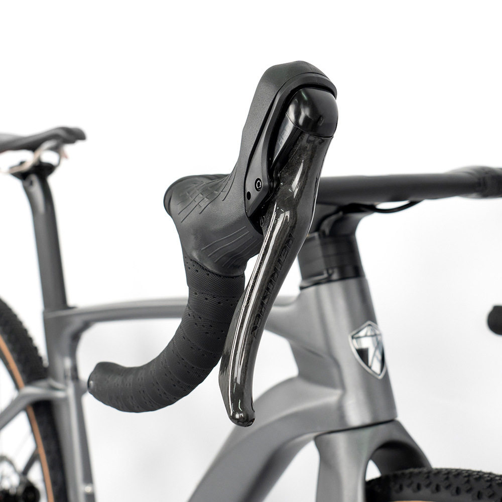 Close-up of a TWITTER Gravel V3 integrated cockpit and mechanical hydraulic shift-brake lever