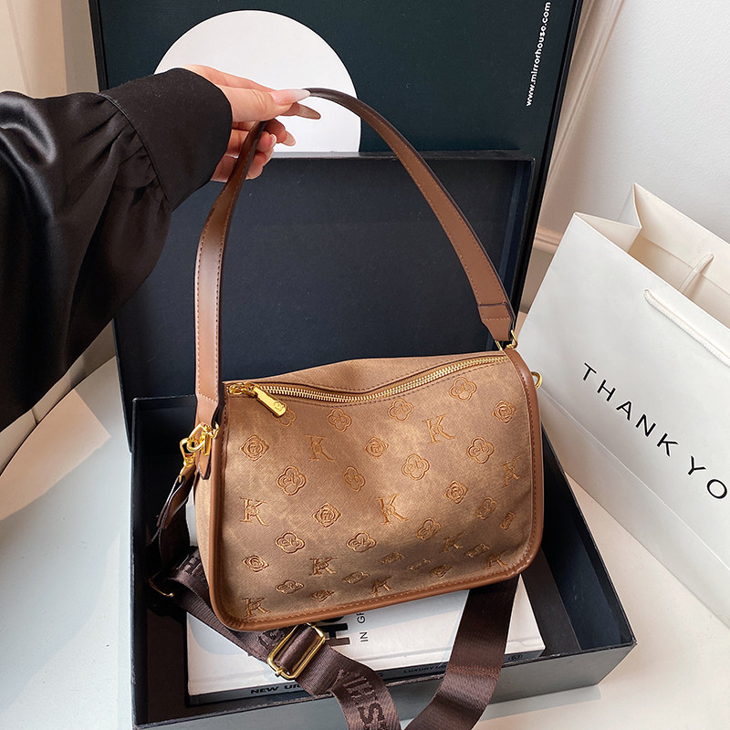 小众设计刺绣小方包包女2026新款高级感休闲百搭腋下包单肩斜挎包,淘宝优惠券,粉丝福利购,淘宝优惠卷