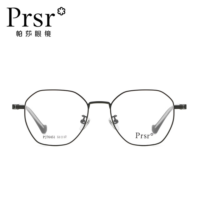 Pasha Yang Chaoyue shows her face with small belts and myopia glasses