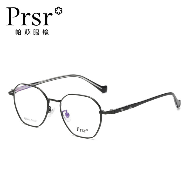 Pasha Yang Chaoyue shows her face with small belts and myopia glasses