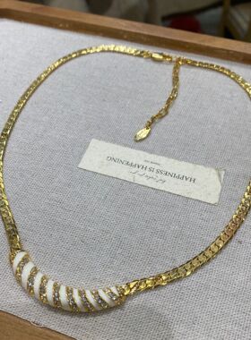 vintage项链黑色条纹镶钻弧形滴