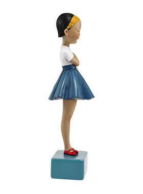 稀奇艺术向京仲夏雕塑桌面可爱