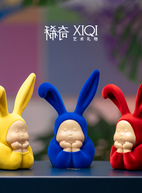 稀奇艺术兔比比植绒桌面摆件