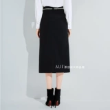 Черная цветная приталенная осенняя дизайнерская юбка, европейский стиль, 2023, тренд сезона, облегающий крой, с акцентом на бедрах